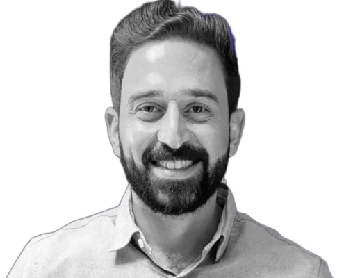 Mahmoud Mujahed bilingual Arabic English copywriter Dubai headshot